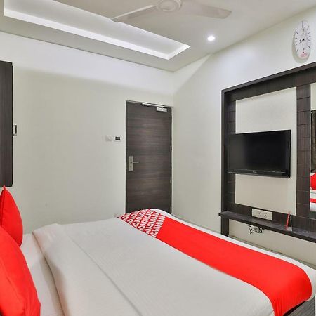Oyo 2351 Hotel Golden Plaza 阿穆达巴 外观 照片