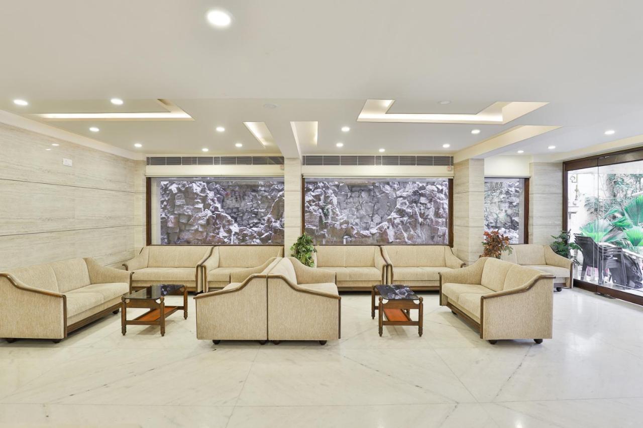 Oyo 2351 Hotel Golden Plaza 阿穆达巴 外观 照片