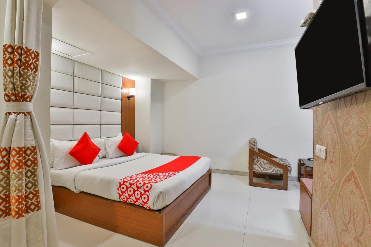 Oyo 2351 Hotel Golden Plaza 阿穆达巴 外观 照片