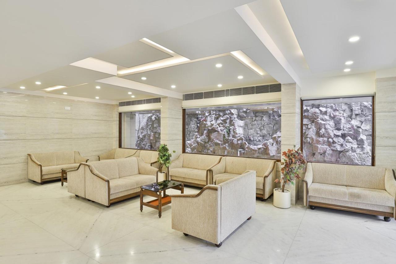 Oyo 2351 Hotel Golden Plaza 阿穆达巴 外观 照片