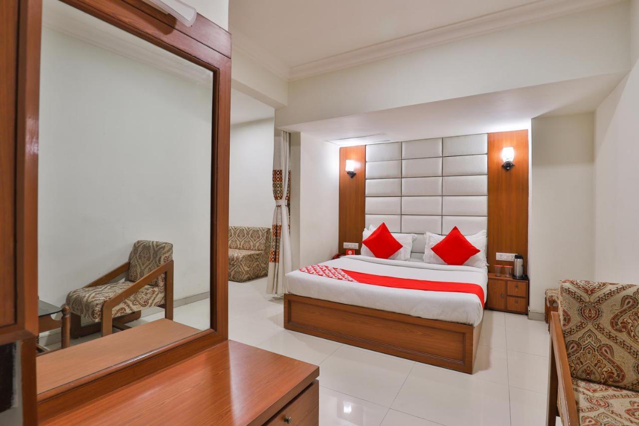 Oyo 2351 Hotel Golden Plaza 阿穆达巴 外观 照片