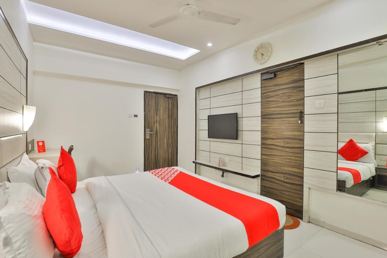 Oyo 2351 Hotel Golden Plaza 阿穆达巴 外观 照片