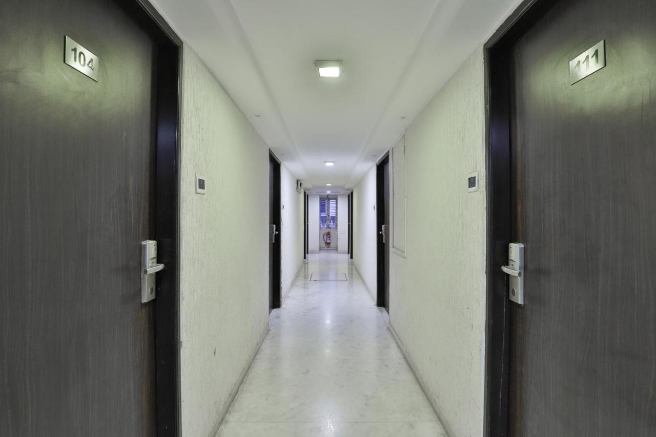 Oyo 2351 Hotel Golden Plaza 阿穆达巴 外观 照片