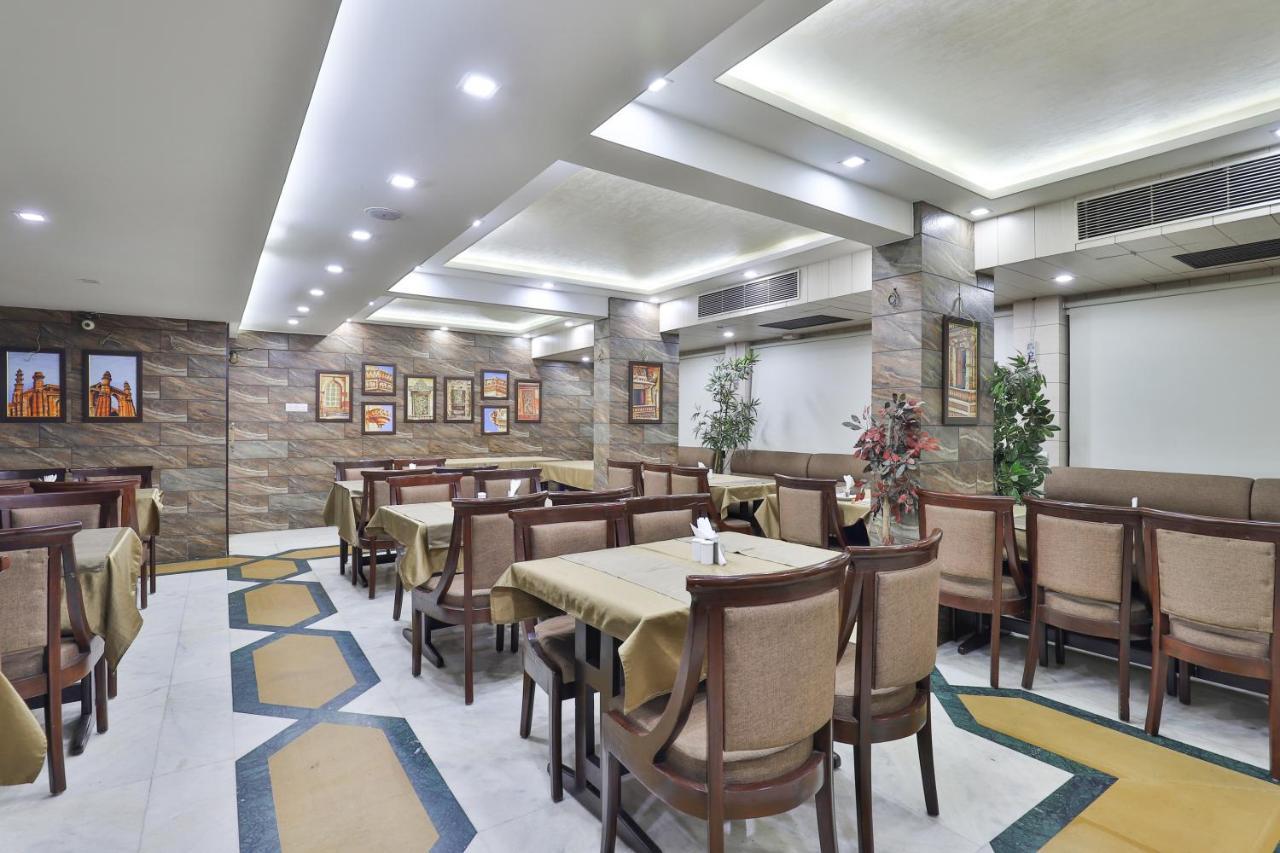 Oyo 2351 Hotel Golden Plaza 阿穆达巴 外观 照片