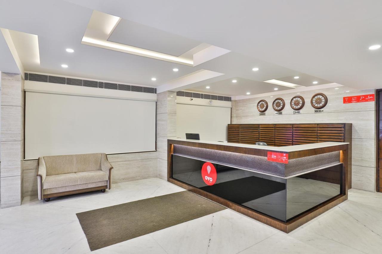 Oyo 2351 Hotel Golden Plaza 阿穆达巴 外观 照片