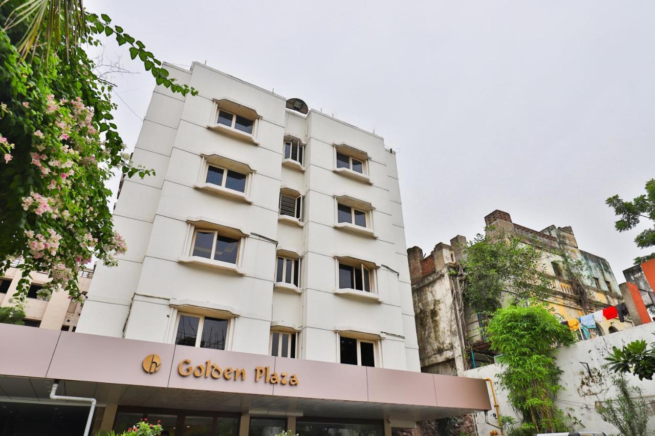 Oyo 2351 Hotel Golden Plaza 阿穆达巴 外观 照片