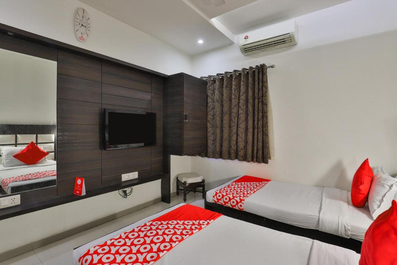 Oyo 2351 Hotel Golden Plaza 阿穆达巴 外观 照片