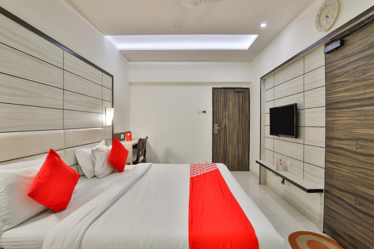 Oyo 2351 Hotel Golden Plaza 阿穆达巴 外观 照片