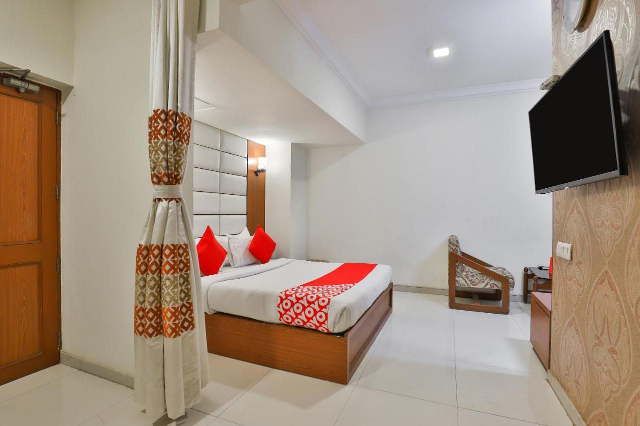 Oyo 2351 Hotel Golden Plaza 阿穆达巴 外观 照片