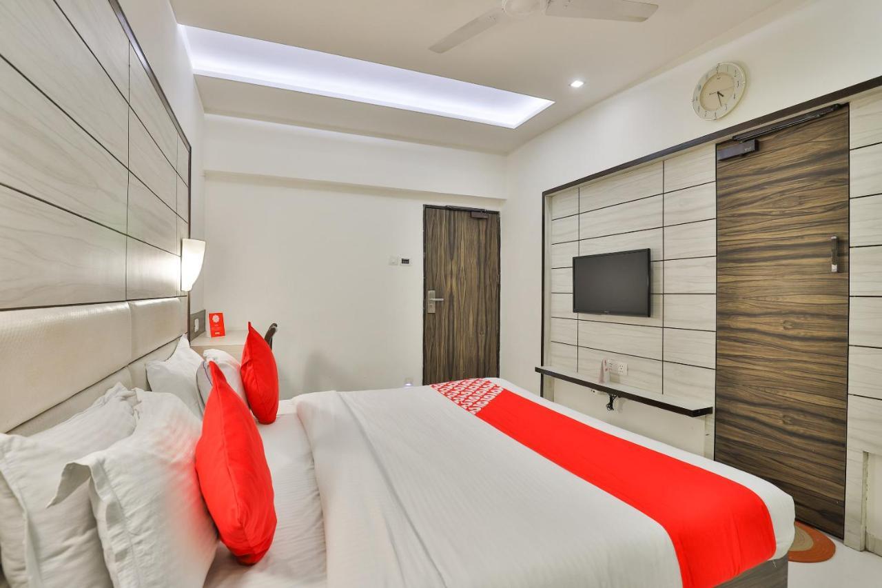 Oyo 2351 Hotel Golden Plaza 阿穆达巴 外观 照片