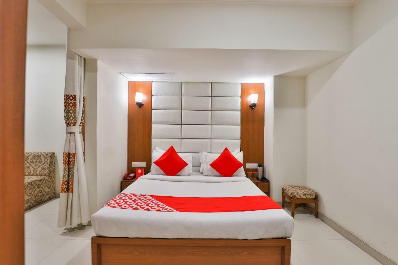 Oyo 2351 Hotel Golden Plaza 阿穆达巴 外观 照片